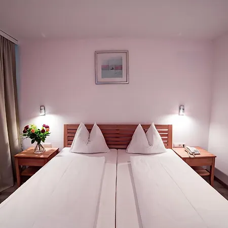 Hotel Central Hotell 3*